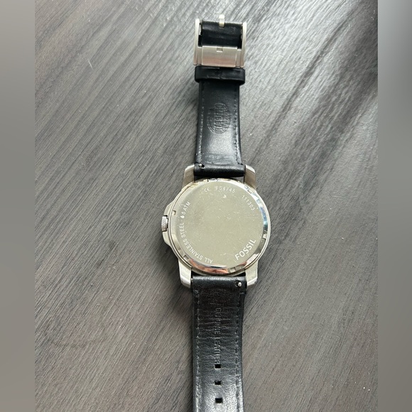 Men’s Fossil Watch- Black and Silver w/ Genuine Leather - Picture 3 of 3